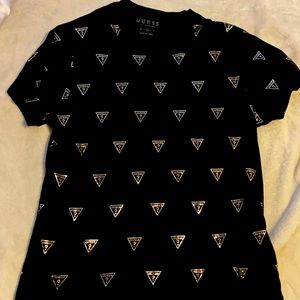 Medium men’s guess tshirt